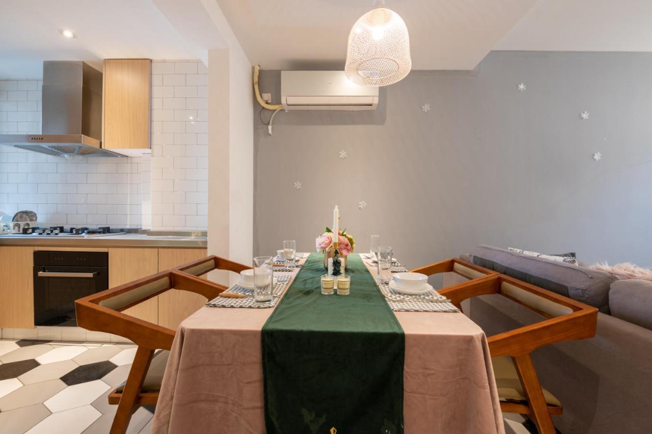 Old French Concession Coziness Apartment